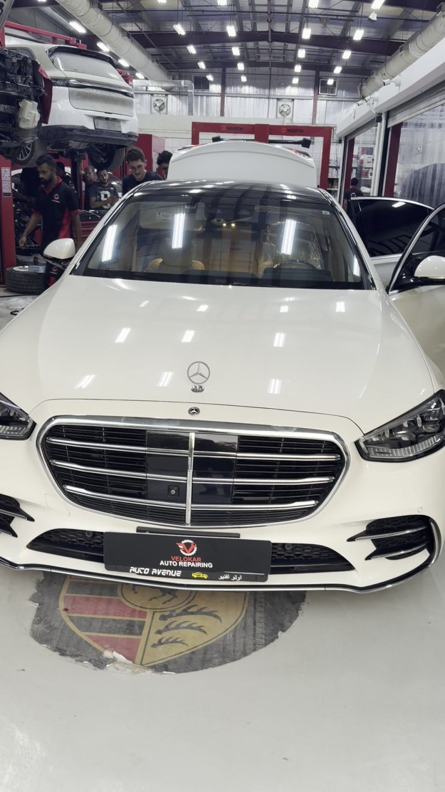 مرسيدس S-Class في منطقة الاستقبال بورشة فيلوكار